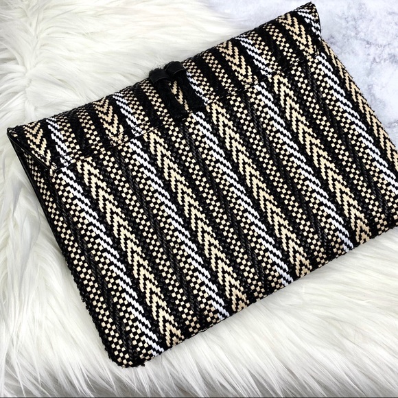 S O N D R A R O B E R T S : Woven Folio Bag - Picture 2 of 5